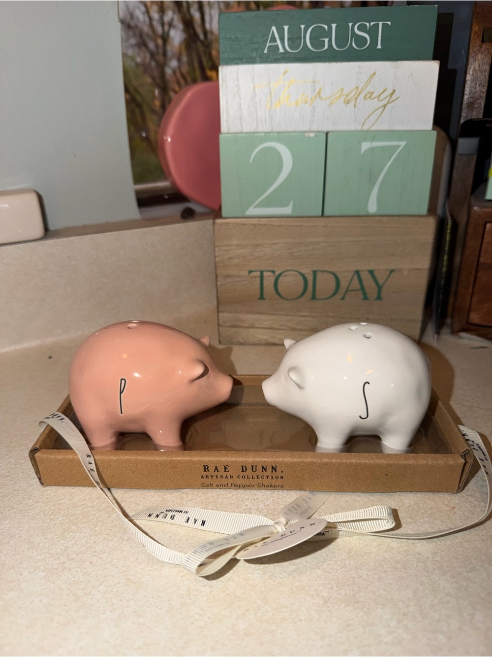 Rae Dunn pig salt & pepper shaker